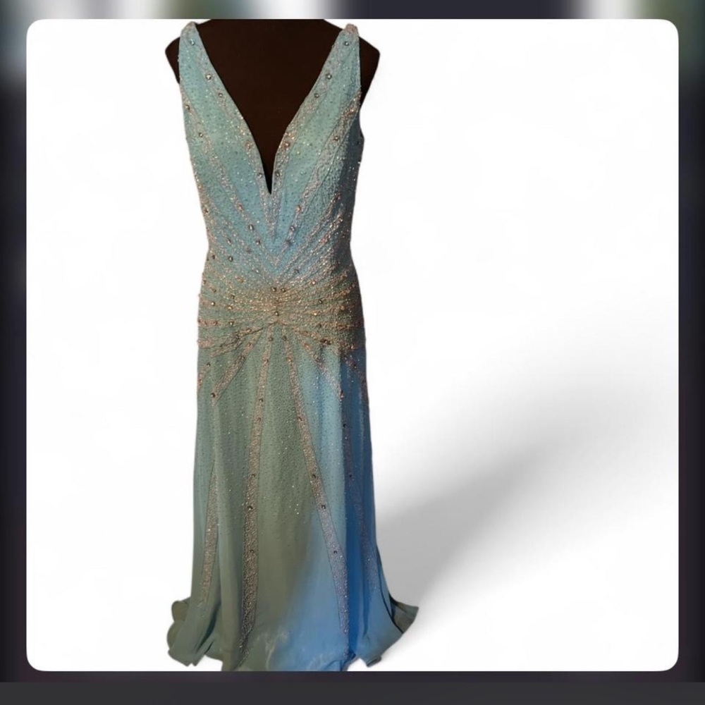 Elegant Beaded turquoise blue Evening Gown/ prom / pageant gown.LEGALA
TonyBowls